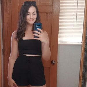 Meet your Posher, Joelle